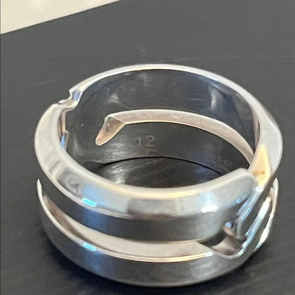 Gucci Infinity Knot Ring Size 6US